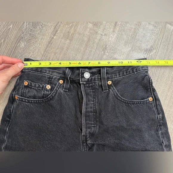 Levis 501 Shorts Size 24 - Picture 8 of 9